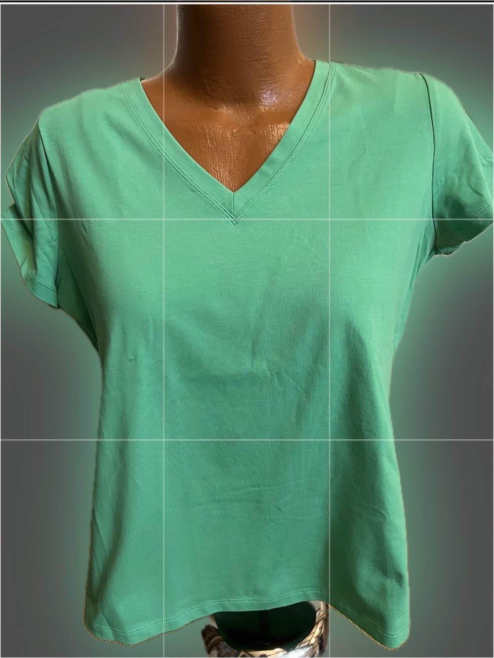 Chico’s NWOT cotton stretch green v-neck SS tee shirt 2 L /bust: 44”